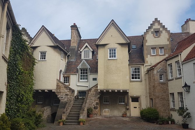 Private Edinburgh City Half-Day Tour - Calton Hill, Holyrood, and views beyond the Old Town