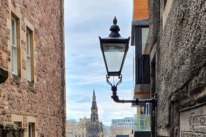 Private Edinburgh driving tour - Graveyards, closes, and stories with character