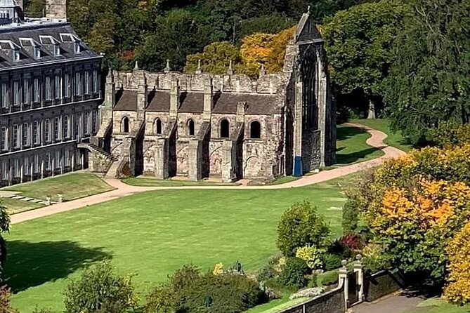 Private Edinburgh Full Day Guided Tour in a Black Cab LEVC TX - Arthur’s Seat, Holyroodhouse, and the Scottish Parliament