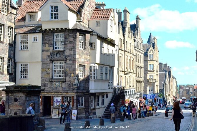 Private Full-Day Walking Tour in Edinburgh with Edinburgh Castle - A smart way to see Edinburgh in one long day