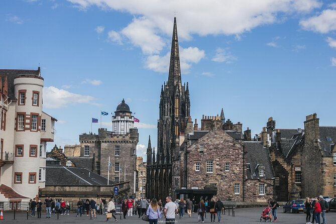 Private Full-Day Walking Tour in Edinburgh with Edinburgh Castle - St Giles’ Cathedral and the Dome