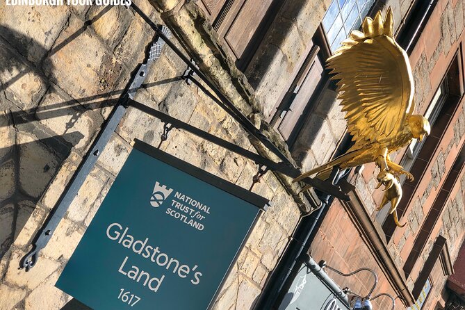 Private Old Town, Edinburgh Walking Tour - A quiet garden in the middle of the city