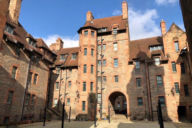 Private Royal Mile Walking Tour - The Royal Mile works best through stories