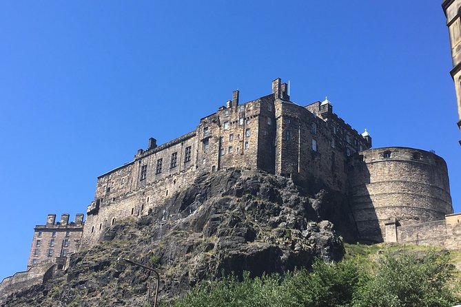 Private Walk: Edinburgh Old Town and New Town - Starting among churchyards and castle views