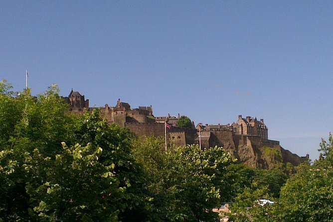 Private Walk: Edinburgh Old Town and New Town - Pace, hills, and what to wear