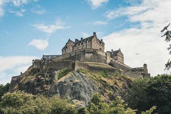 Private Walking Tour: Edinburgh Highlights, including entry to Edinburgh Castle - The Royal Mile, Deacon Brodie, and the Old Town closes