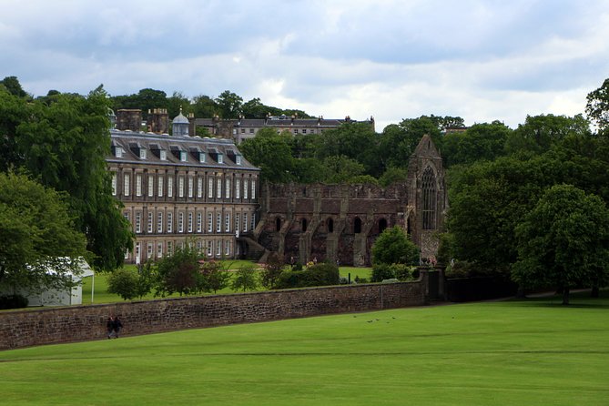 Private Walking Tour: Edinburgh Highlights, including entry to Edinburgh Castle - Holyroodhouse and the foot of Arthur’s Seat