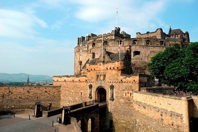 Royal Mile and Edinburgh Castle - Small Group Walking Tour - Parliament Square and John Knox House