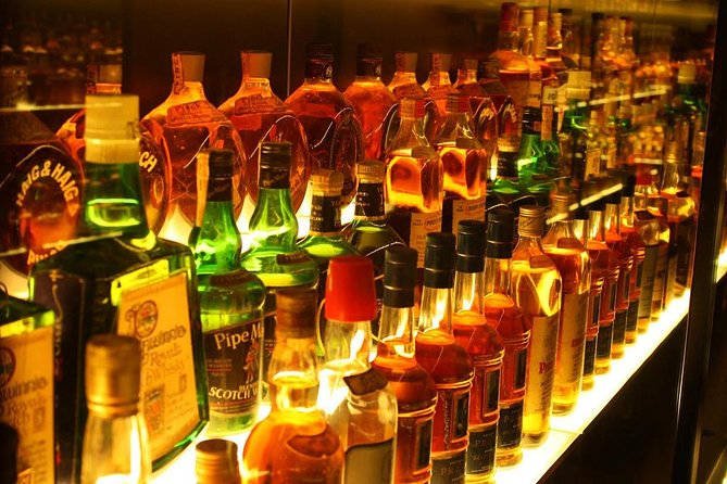 Scotch Tour Edinburgh with a Local Expert: Private & 100% Personalized - Walking through the Old Town’s whisky past