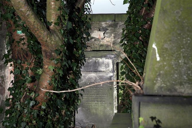 Small Group Edinburgh Underground Vaults & Graveyard Ghost Tour - The Blair Street vaults and their uneasy atmosphere
