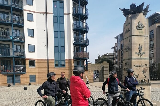Stunning Edinburgh E-bike Tour max 10 people small group - Rolling through the Old Town and New Town