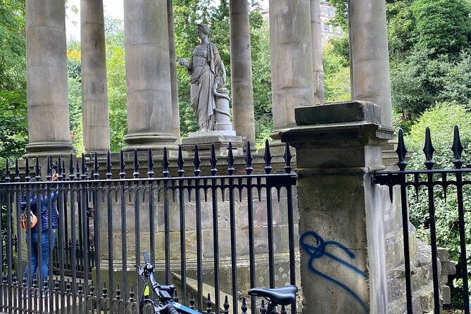 Stunning Edinburgh E-bike Tour max 10 people small group - The Water of Leith route back to Leith