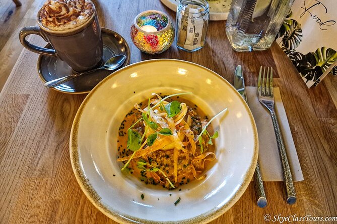 Tailored Premium Edinburgh Food Tour with Highest Quality Dishes - The Royal Mile: a short walk with useful context