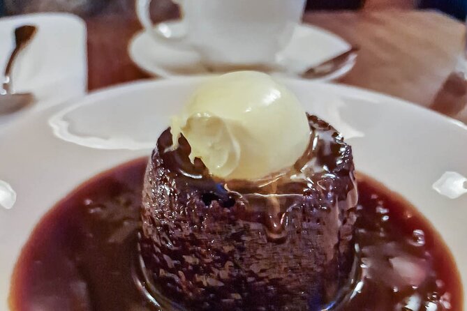 Tailored Premium Edinburgh Food Tour with Highest Quality Dishes - Old Town: food between closes, wynds, and stories