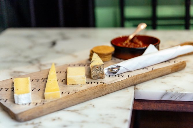 The 10 Tastings of Edinburgh With Locals: Private Food Tour - Walking, weather, and comfort