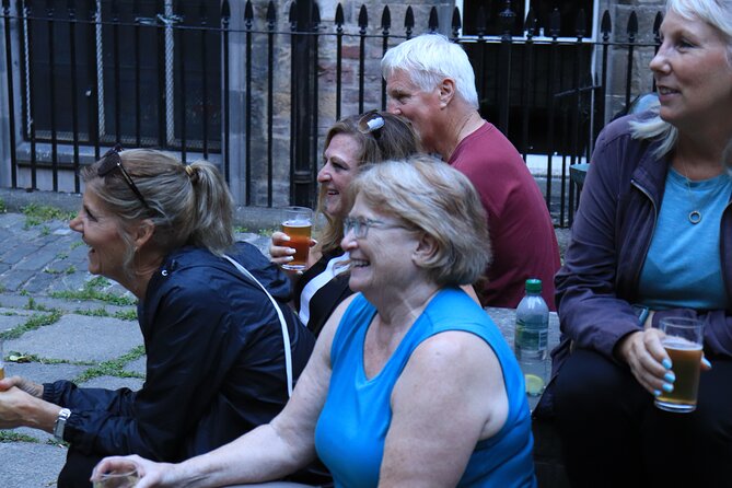 The Edinburgh Literary Pub Tour - Old Town streets and New Town finish