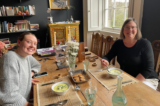Traditional Scottish Cooking Class & Dinner with Edinburgh Local - Haggis, mashed potatoes, and turnip in the sitting room