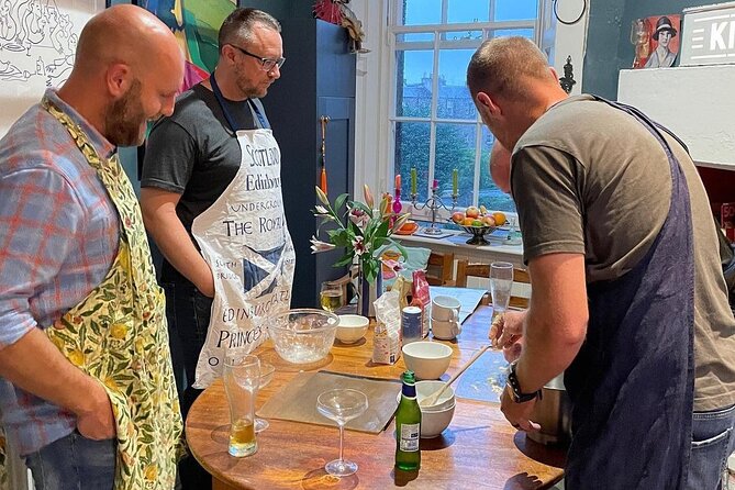 Traditional Scottish Cooking Class & Dinner with Edinburgh Local - Tea, coffee, and a tartan-wrapped goodie bag