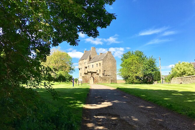 Ultimate Outlander Day Tour - Falkland, the series version of Inverness