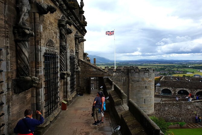 Wallace monument, Stirling Castle, Linlithgow Palace Private Tour - The Wallace Monument: Scotland from a narrow staircase