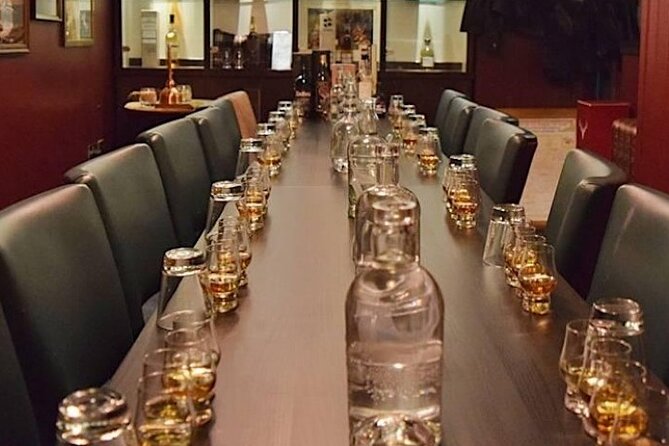 Whisky Tasting at Edinburgh's Award Winning Whiski Rooms - Four whiskies, one compact Edinburgh lesson